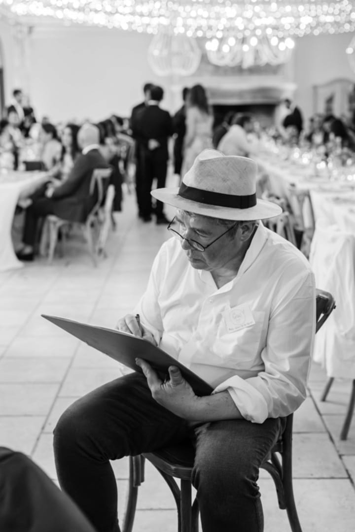 Vincent Rif, dessinateur de mariages lors d'une soirée de mariage en Provence, château Rasque à Taradeau