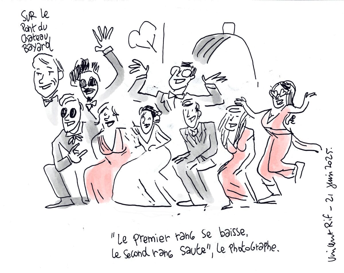 Dessin d'un mariage à La Rochelle (Charente-Maritime). mairie de la rochelle et sortie des mariés